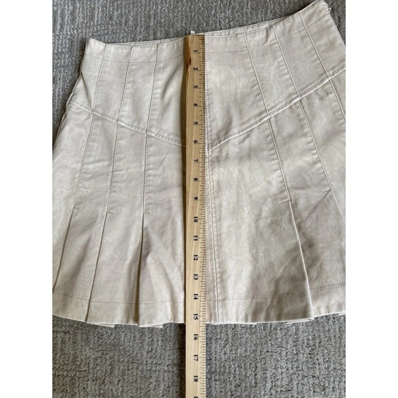 Free People Pleated Sugar and Spice Woman Vegan Leather Skirt Ivory Beige Sz 6 - Picture 8 of 12